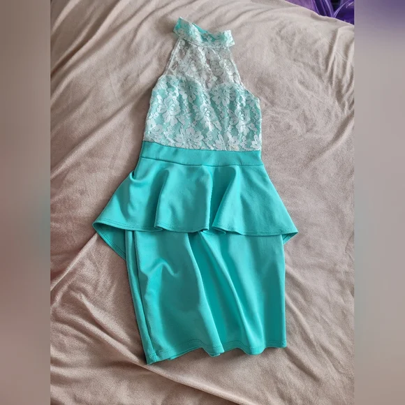 Snap Turquoise Lace Halter Dress - Picture 4 of 5